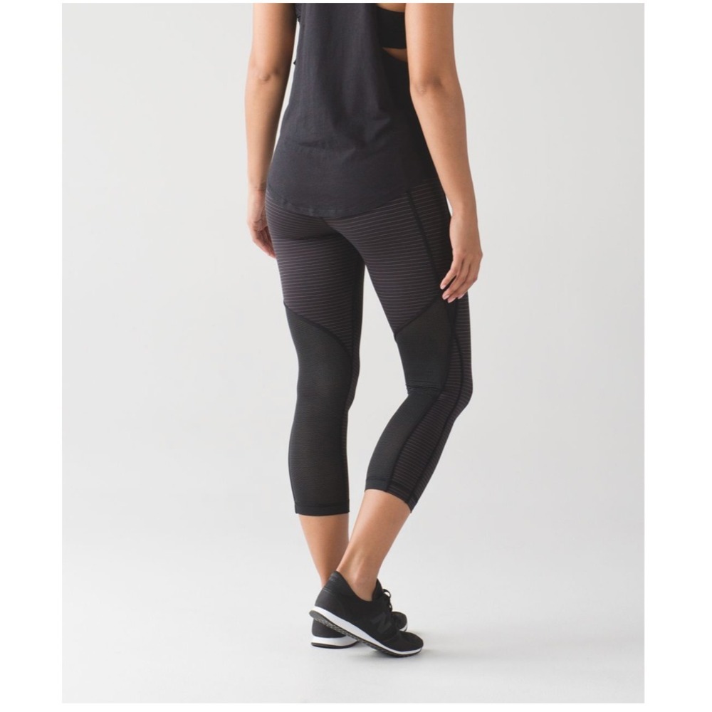 Lululemon Crop Gold Black‎ Striped Leggings Womens Size 6 Inseam 22" Yoga Gym